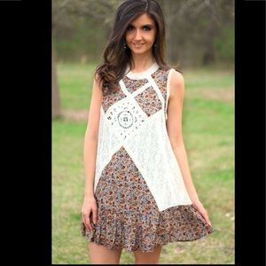 UMGEE Sleeveless Printed Dress with Lace Detail